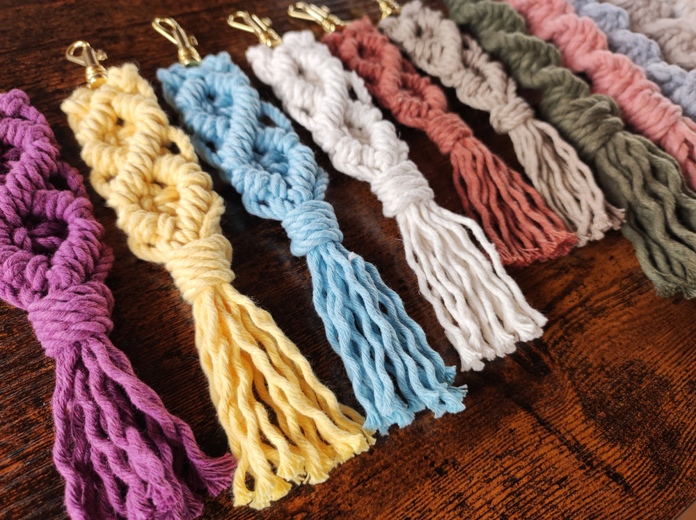 Macramé sleutelhangers in vrolijke kleurtjes