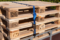 Spanband met ratel voor vastsjorren van paletten op een aanhanger, toepassingsfoto